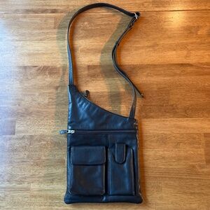 ILI New York Toronto black genuine leather crossbody organizer bag